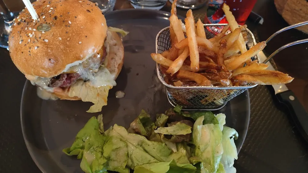 Burger Au Roquefort Frites